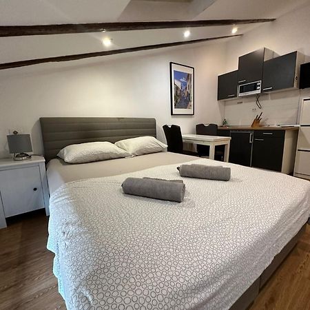 Apartment In The Heart Of Pula Bagian luar foto