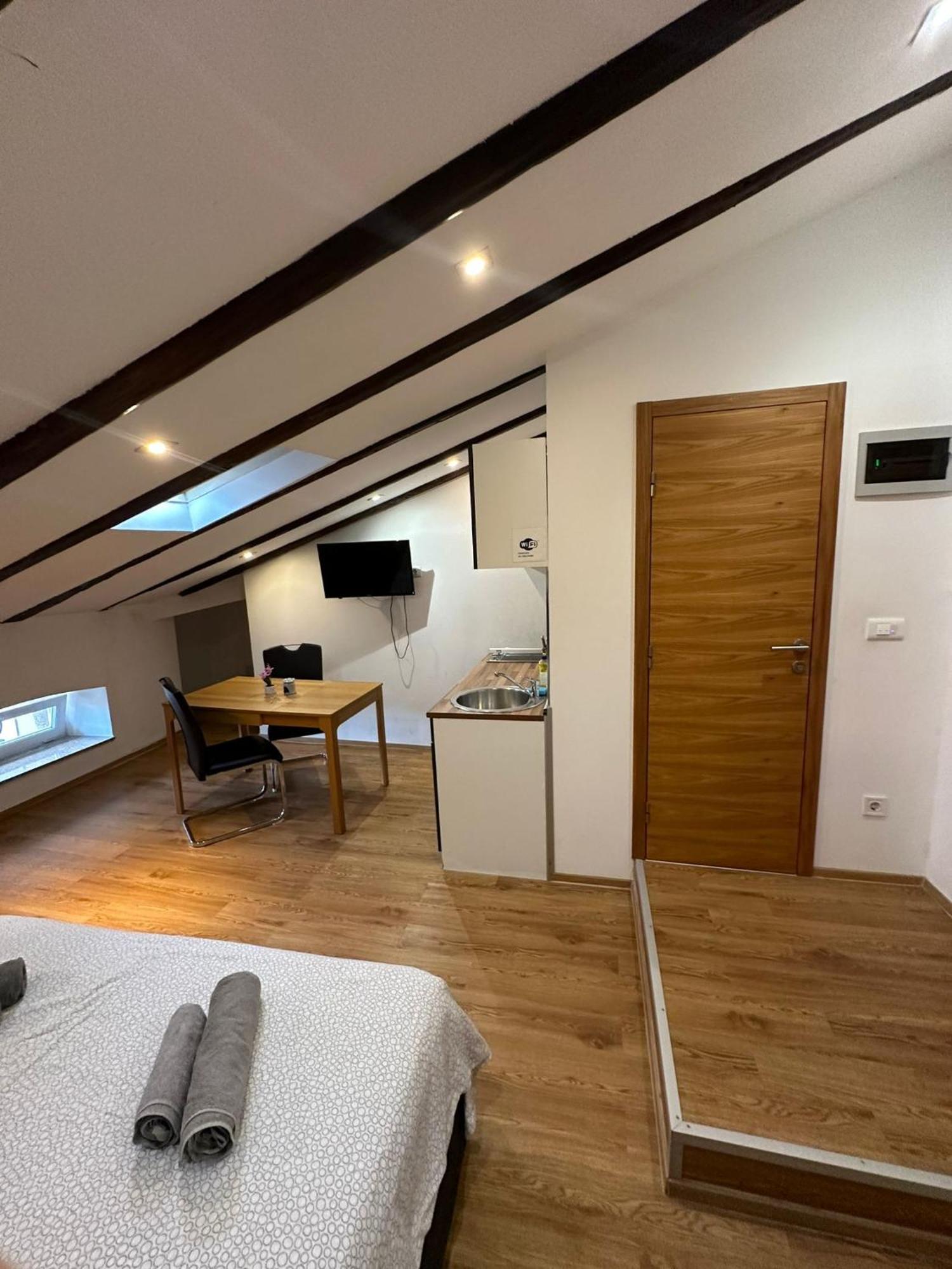 Apartment In The Heart Of Pula Bagian luar foto