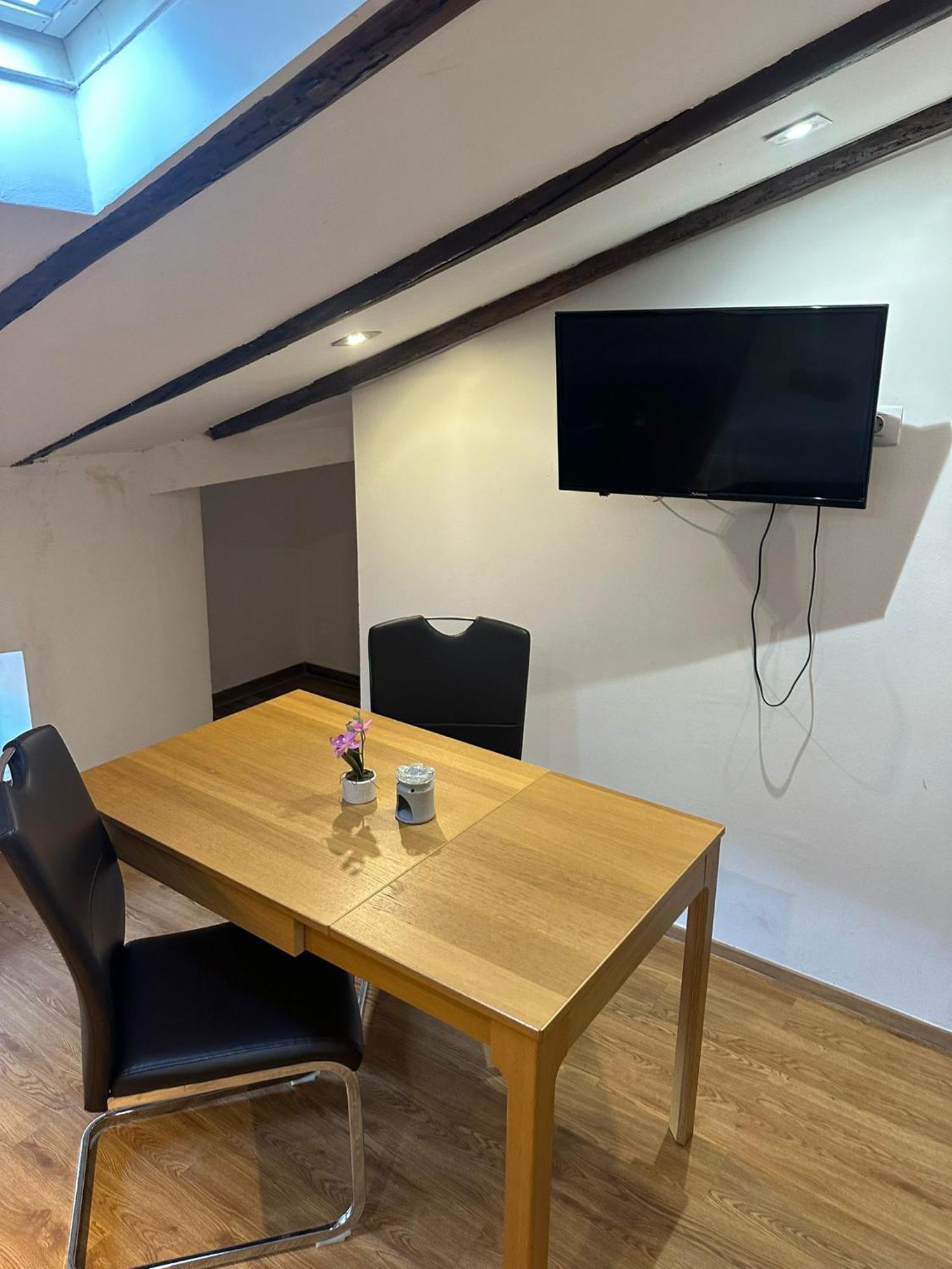 Apartment In The Heart Of Pula Bagian luar foto