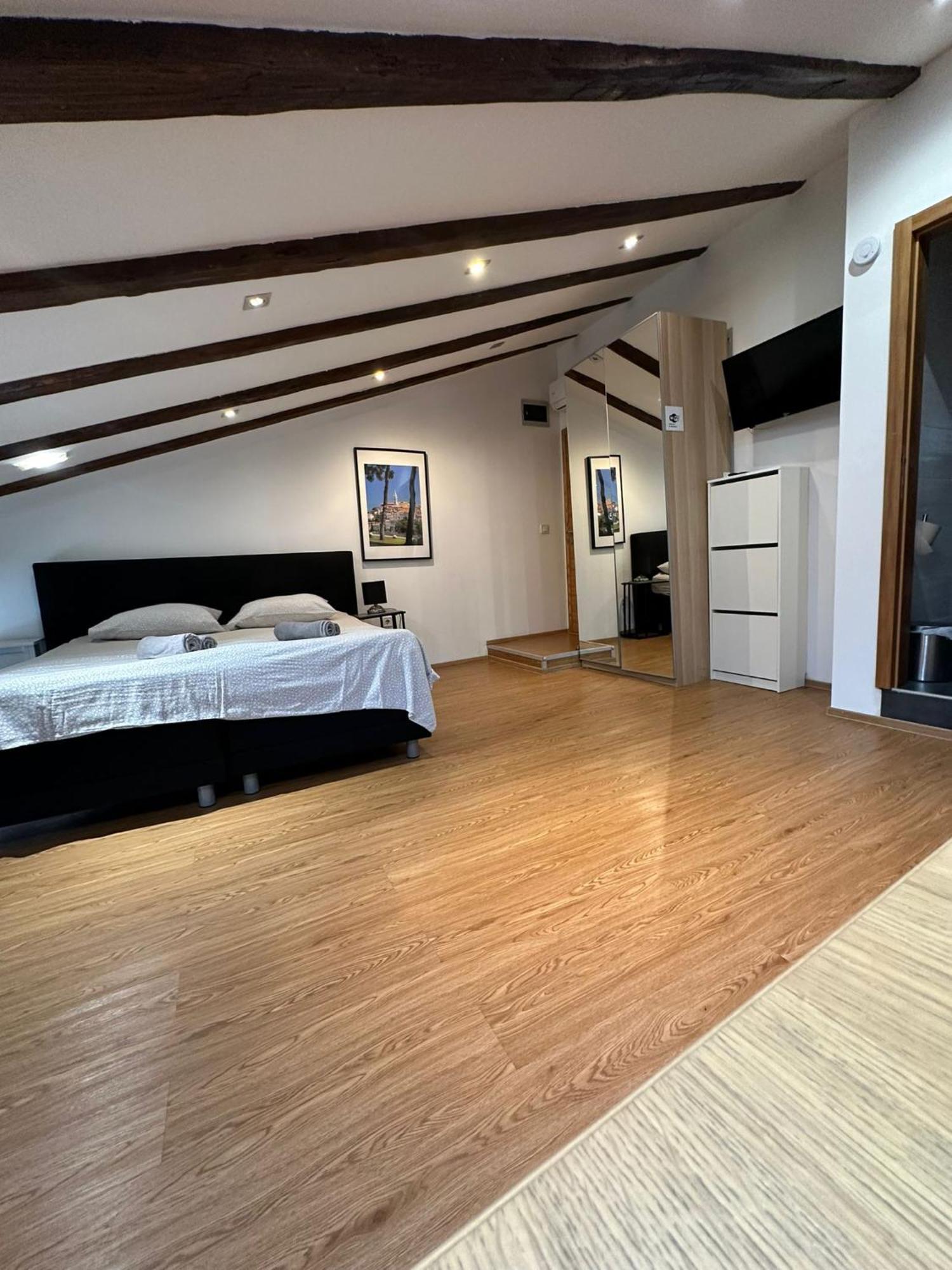 Apartment In The Heart Of Pula Bagian luar foto