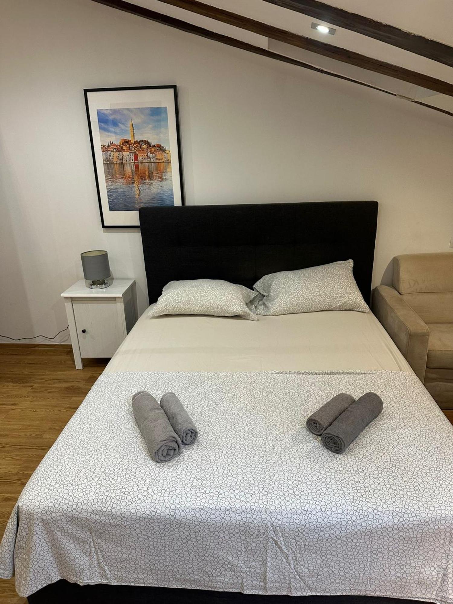 Apartment In The Heart Of Pula Bagian luar foto
