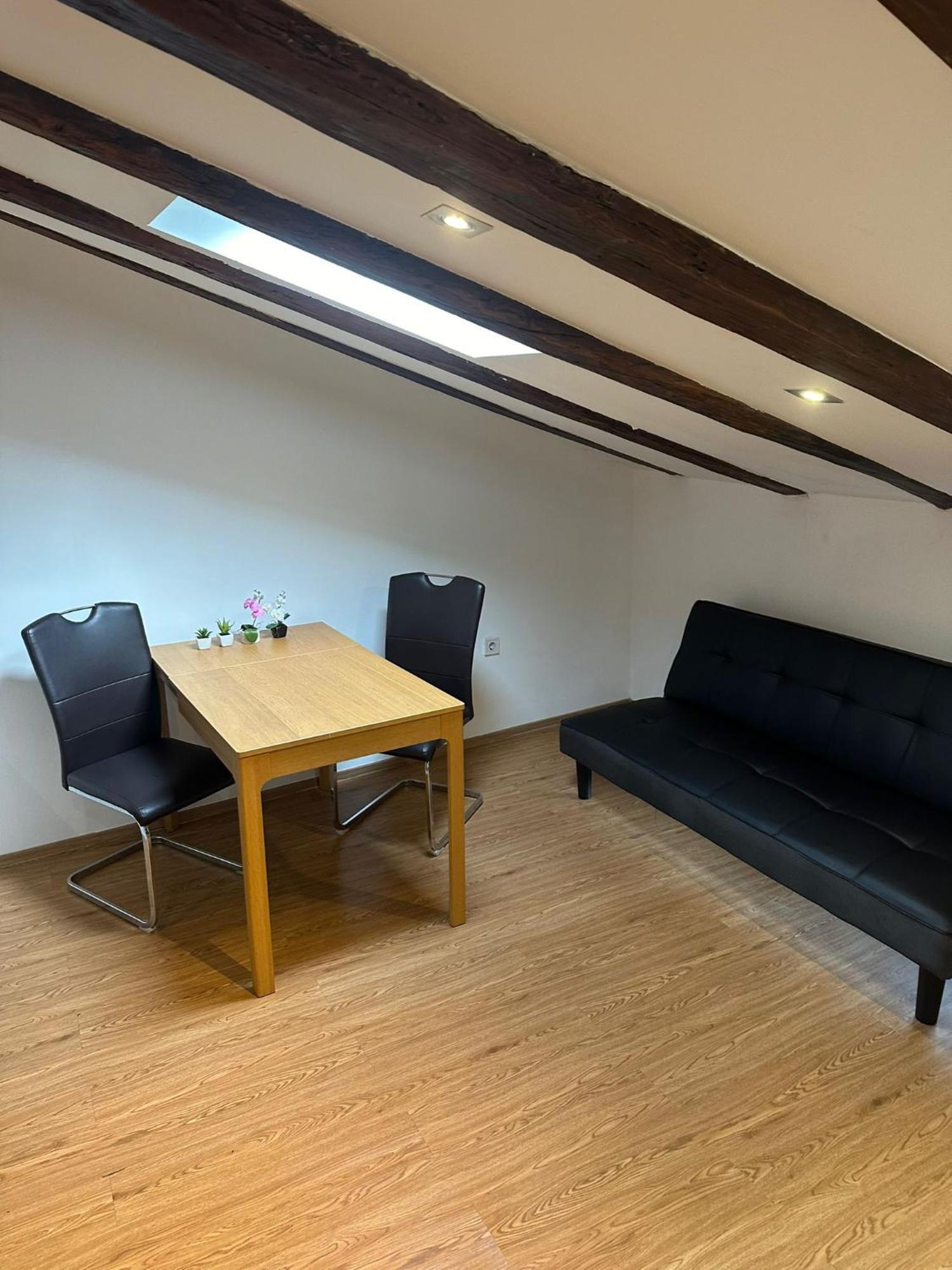Apartment In The Heart Of Pula Bagian luar foto