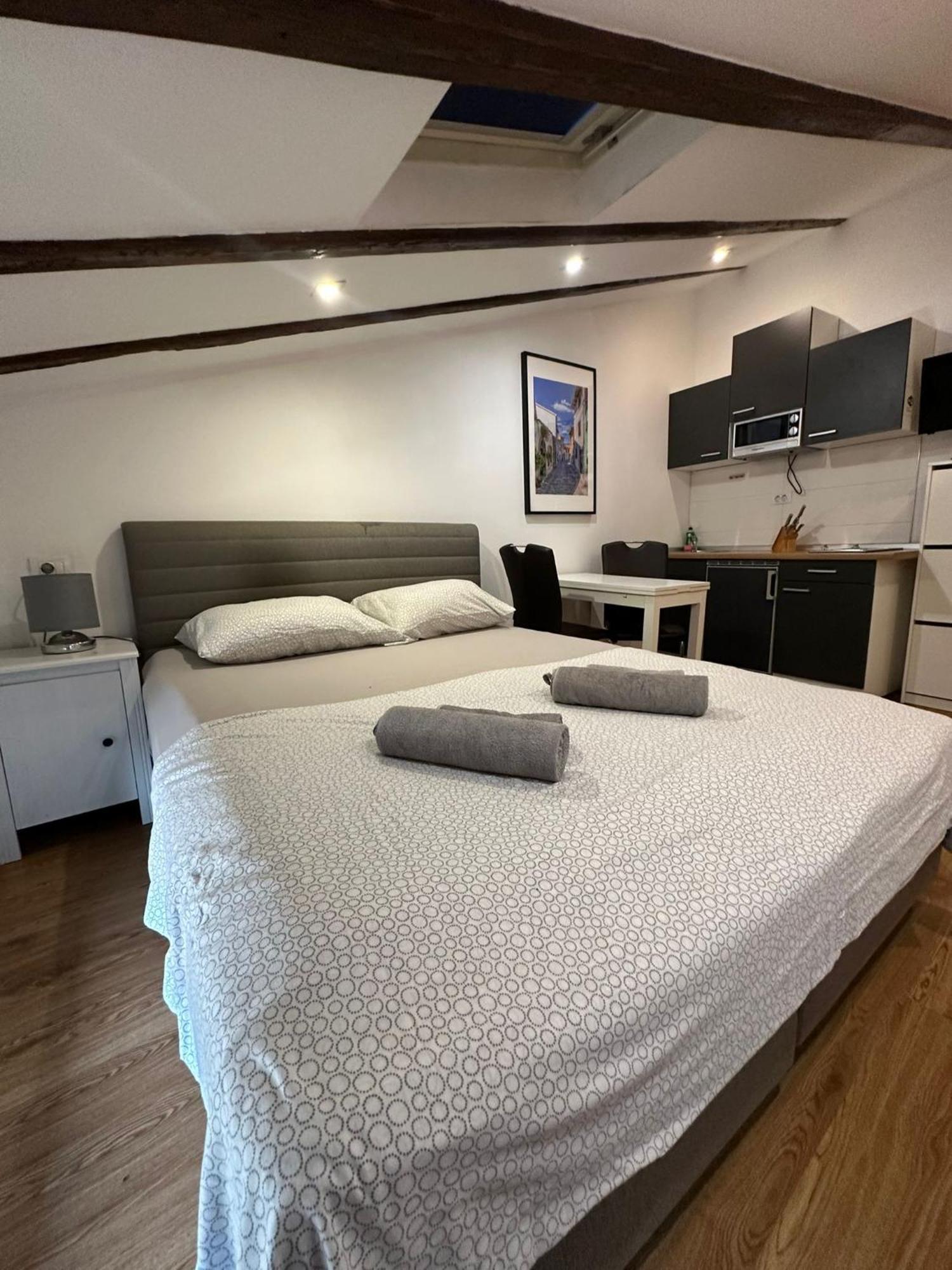 Apartment In The Heart Of Pula Bagian luar foto