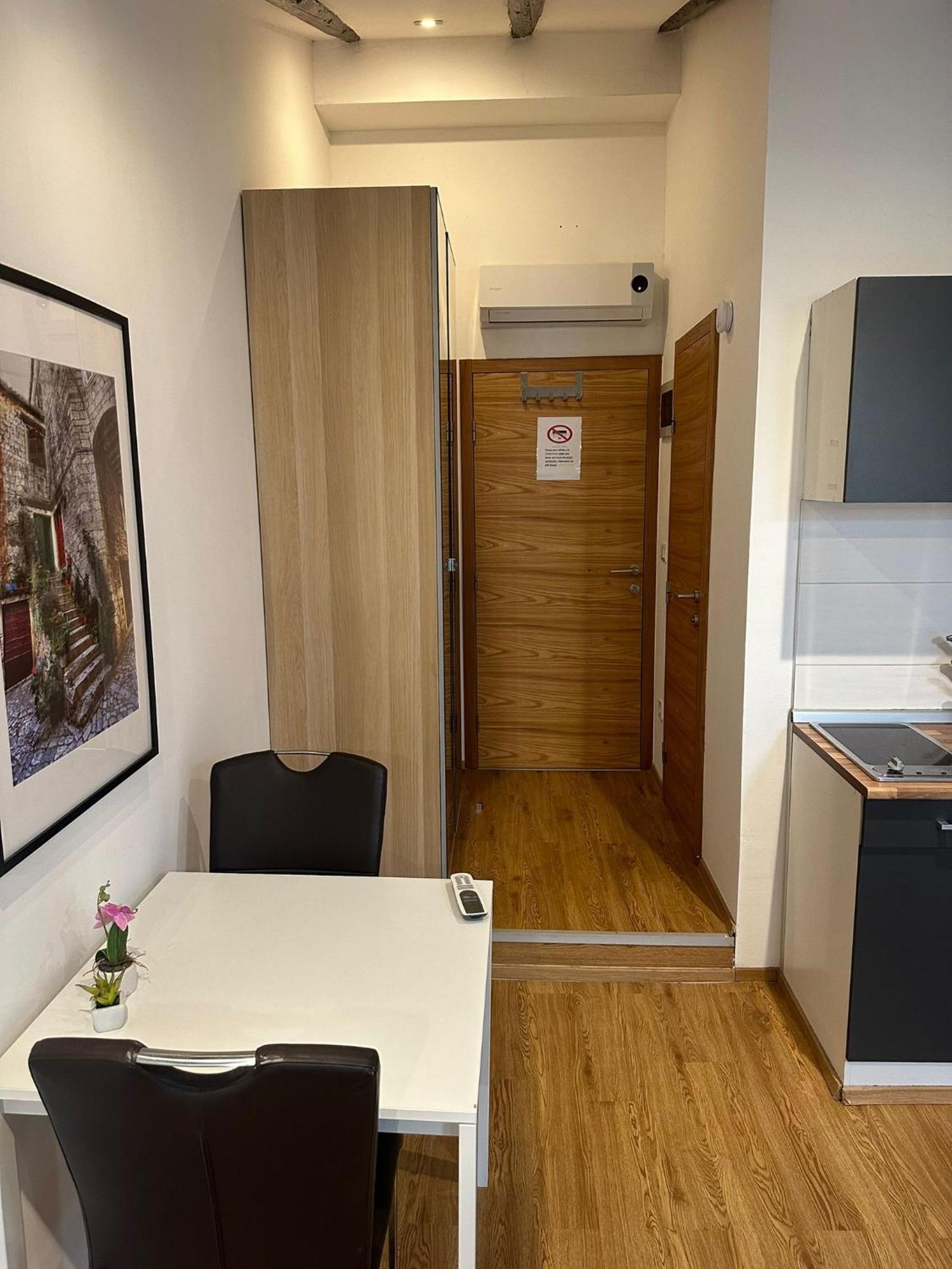 Apartment In The Heart Of Pula Bagian luar foto