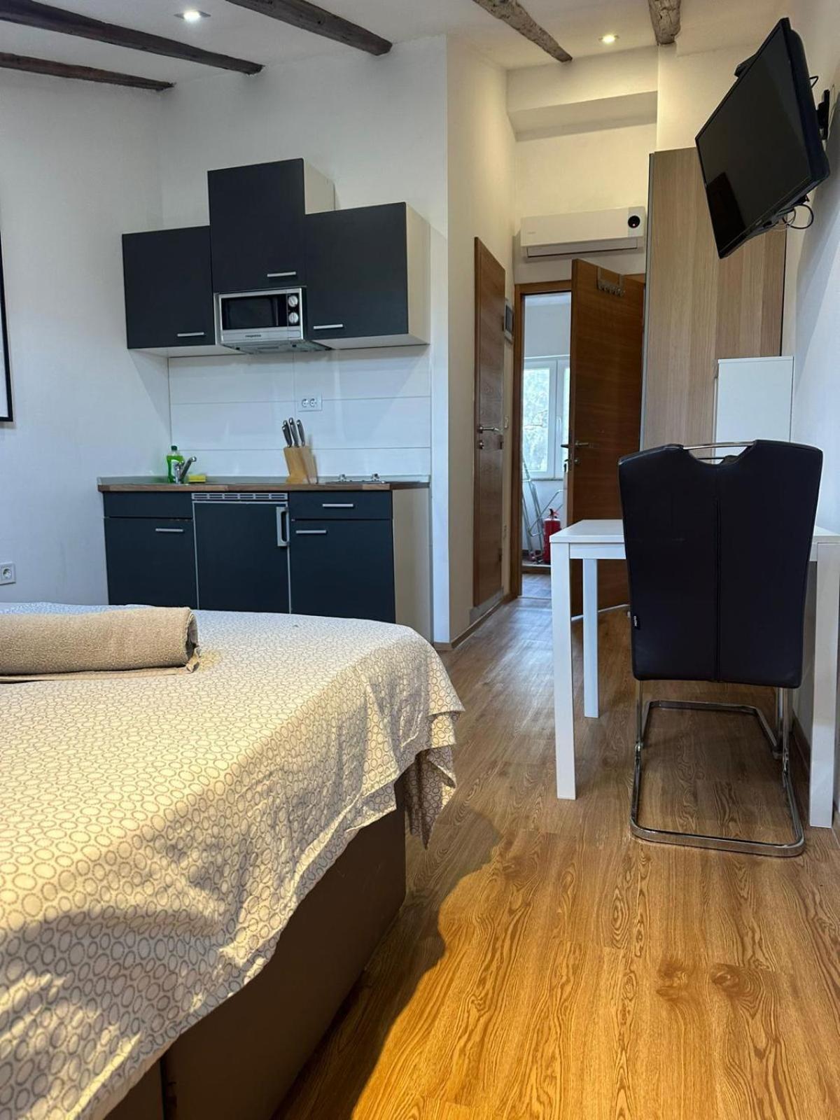 Apartment In The Heart Of Pula Bagian luar foto