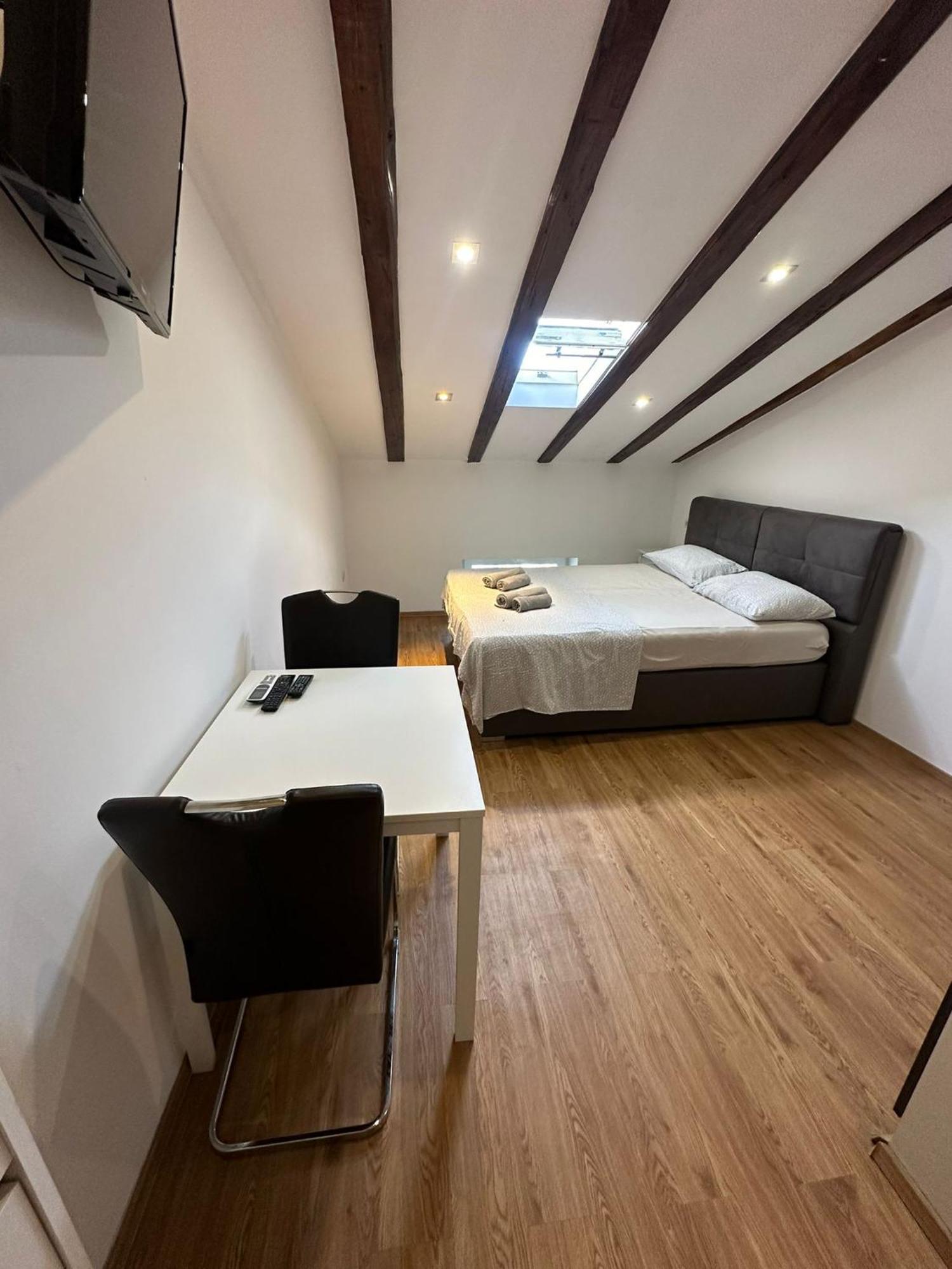 Apartment In The Heart Of Pula Bagian luar foto
