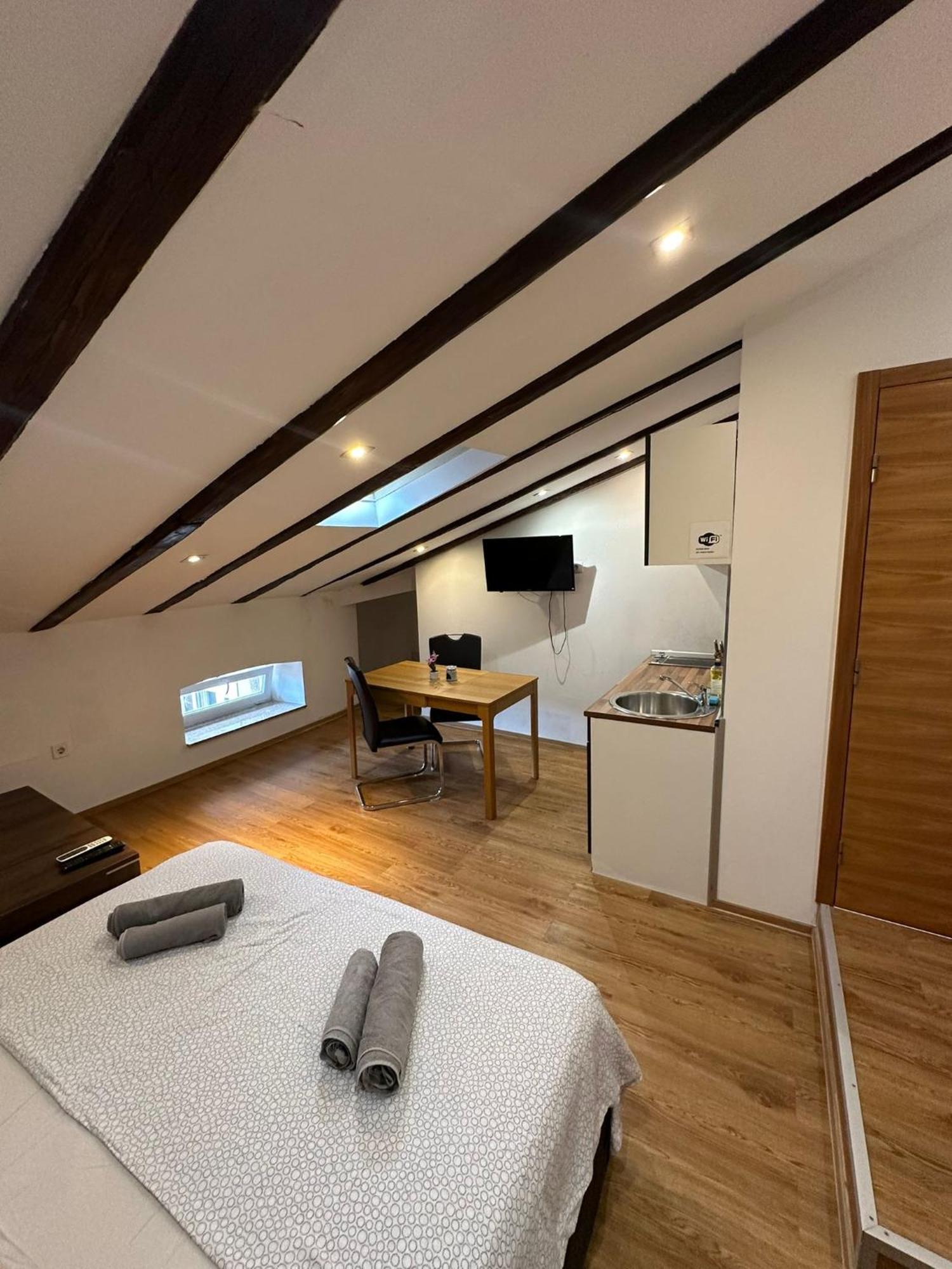 Apartment In The Heart Of Pula Bagian luar foto